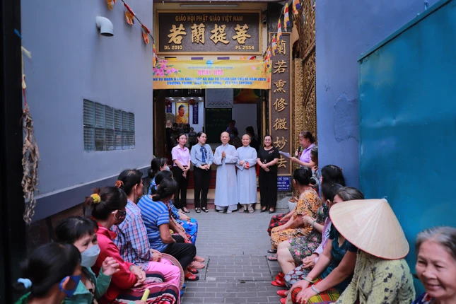 Ni sư Thích nữ Như Hiền chúc mừng Tết đến bà con