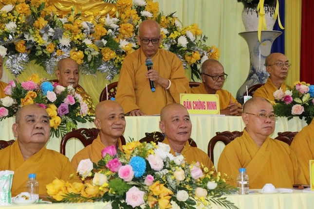 Hòa thượng Thích Lệ Đức đạo từ tại hội nghị