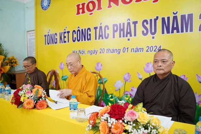 Chư tôn đức chủ tọa hội nghị