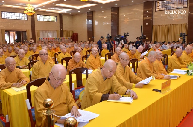 Chư tôn đức tham dự hội nghị Chư tôn đức tham dự hội nghị