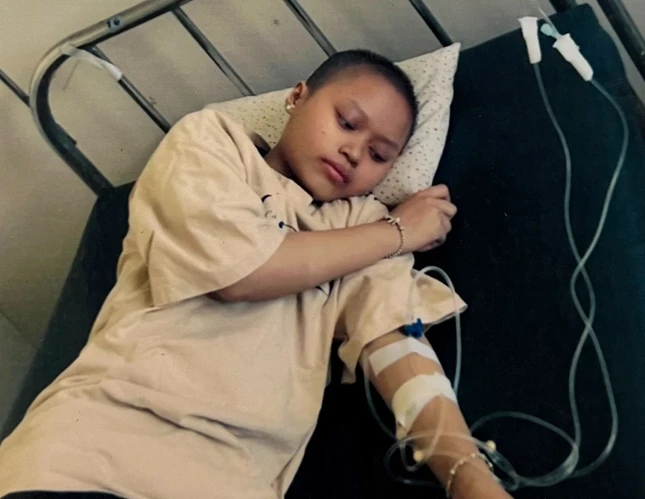 Em Nguyễn Ngọc Thùy Trang bị bệnh ung thư xương