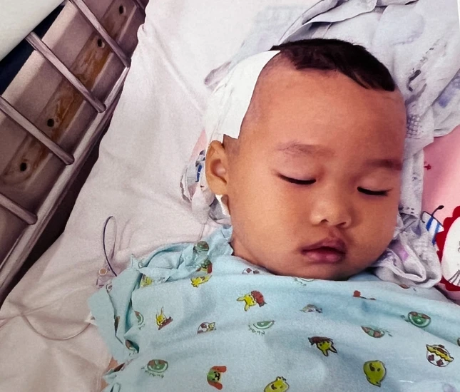 Cháu Nguyễn Hoàng Thuận Thắng, sinh năm 2017, bị khối u ác tính