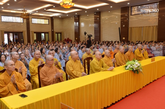 Hội nghị theo dõi video clip ghi nhận những hoạt động Phật sự năm 2023 của Ban Hoằng pháp