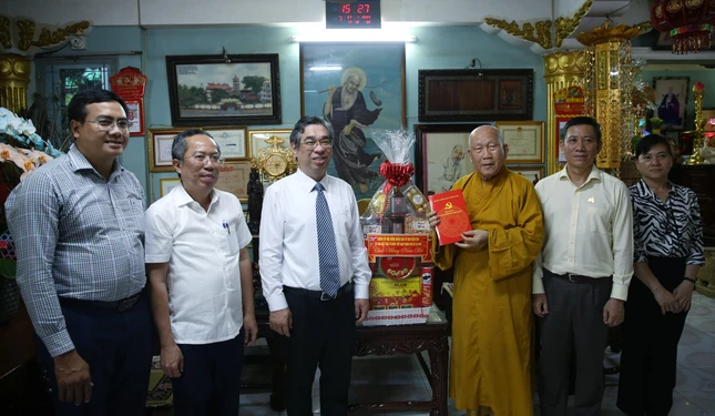 Phó Bí thư Thành ủy TP.HCM Nguyễn Phước Lộc thăm, chúc Tết đến Hòa thượng Thích Như Niệm tại chùa Pháp Hoa - Ảnh: Long Hồ Phó Bí thư Thành ủy TP.HCM Nguyễn Phước Lộc thăm, chúc Tết đến Hòa thượng Thích Như Niệm tại chùa Pháp Hoa - Ảnh: Long Hồ