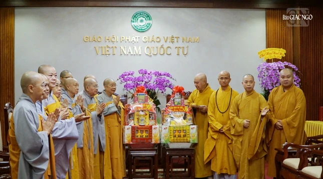 Chư Ni chúc Tết chư tôn đức Ban Trị sự GHPGVN TP.HCM tại Việt Nam Quốc Tự Chư Ni chúc Tết chư tôn đức Ban Trị sự GHPGVN TP.HCM tại Việt Nam Quốc Tự