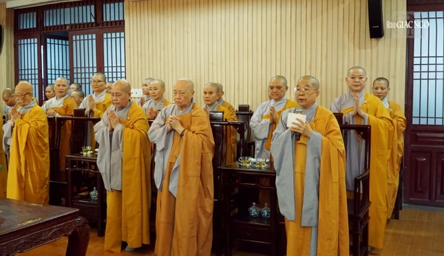 Ni trưởng Thích nữ Nhật Khương tác bạch vấn an và chúc Tết đến chư tôn đức Hội đồng Trị sự Ni trưởng Thích nữ Nhật Khương tác bạch vấn an và chúc Tết đến chư tôn đức Hội đồng Trị sự