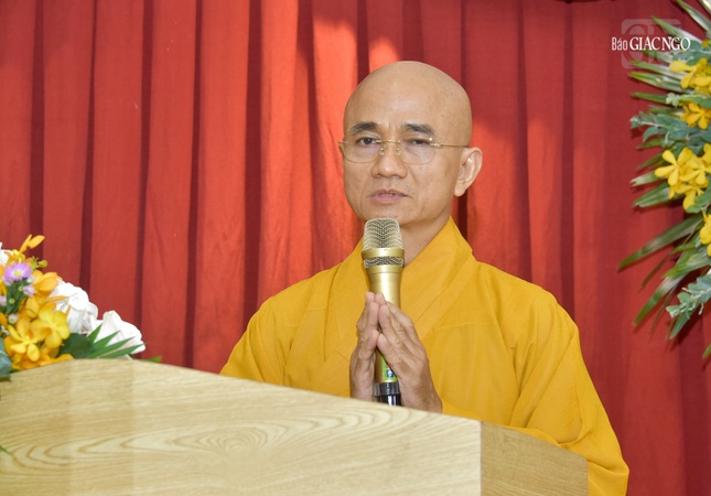 Thượng tọa Thích Thiện Quý phát biểu ghi nhận những đóng góp của Ban Từ thiện xã hội báo Giác Ngộ trong năm 2023