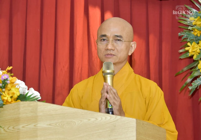 Thượng tọa Thích Thiện Quý phát biểu ghi nhận những đóng góp của Ban Từ thiện xã hội báo Giác Ngộ trong năm 2023