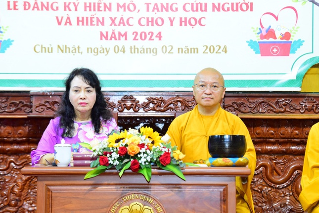 Chủ tọa lễ đăng ký hiến mô, tạng và hiến xác cho y học Chủ tọa lễ đăng ký hiến mô, tạng và hiến xác cho y học