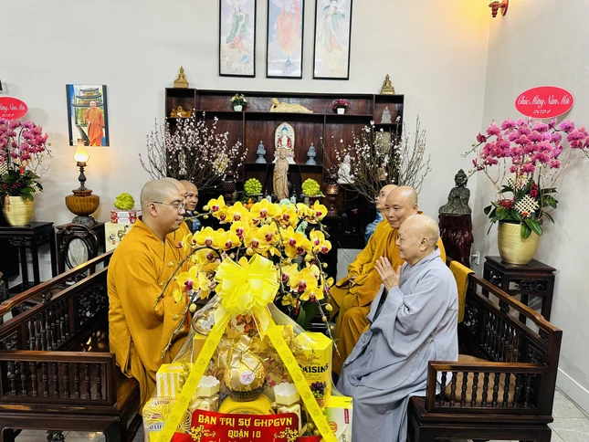 Thăm Ni trưởng Thích nữ Tịnh Nguyện