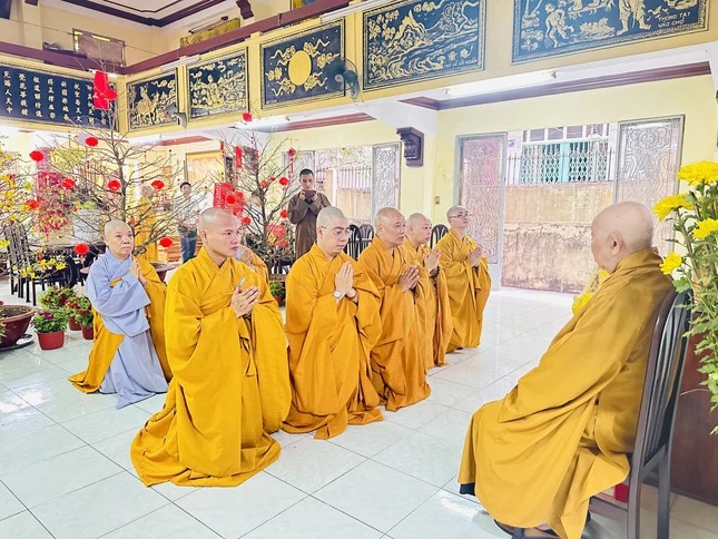 Đảnh lễ tác bạch khánh tuế Hòa thượng Thích Như Tín