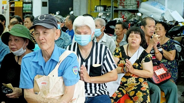 Món quà giúp bà con có Tết trọn vẹn hơn - Ảnh: T.N