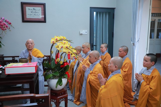 Đảnh lễ, chúc Tết đến Ni trưởng Thích nữ Tịnh Nguyện Đảnh lễ, chúc Tết đến Ni trưởng Thích nữ Tịnh Nguyện