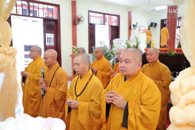 Thượng tọa Thích Thiện Quý có lời chia buồn cùng môn đồ pháp quyến