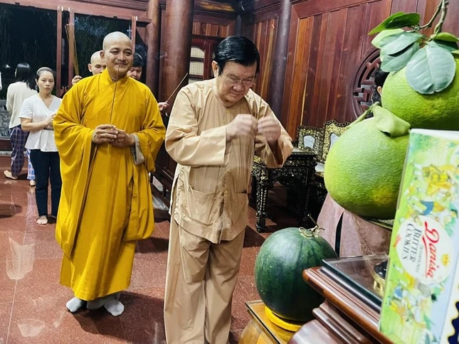 Ngài Trương Tấn Sang dâng hương ngày mồng 1 Tết tại chùa Pháp Minh