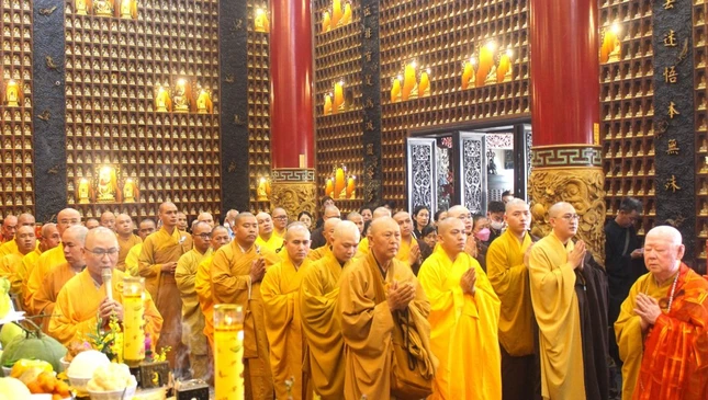 Chư Tăng các tự viện, hội quán tham dự họp mặt đầu năm