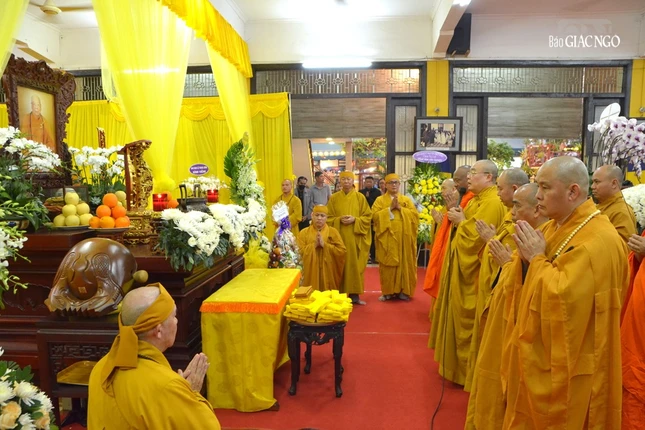 Thành kính thắp nén tâm hương tưởng niệm