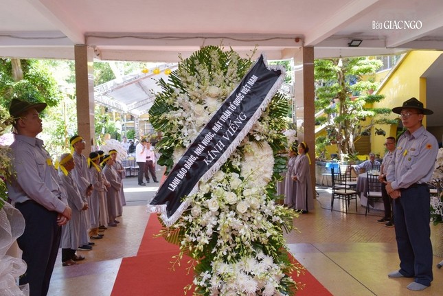 Vòng hoa của lãnh đạo Đảng, Nhà nước, Chính phủ, MTTQVN kính viếng