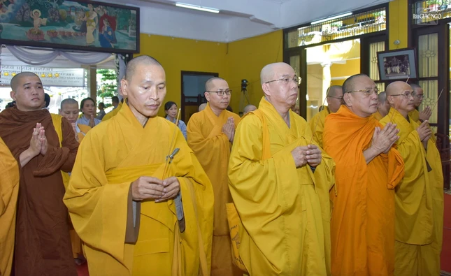 Phái đoàn Ban Văn hóa T.Ư và Ban Trị sự Q.1