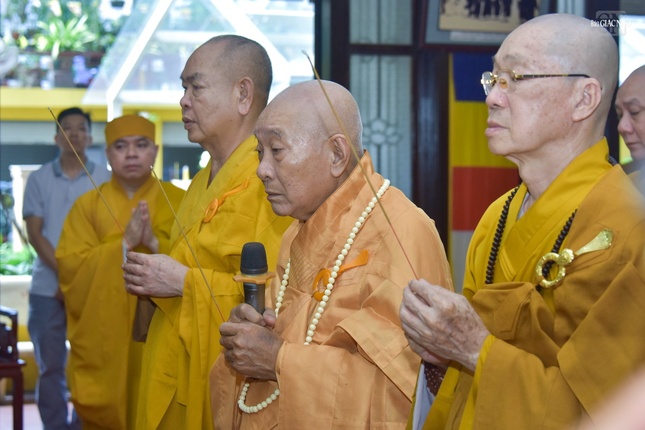 Chư tôn đức Ban Chứng minh, Ban Trị sự Q.8 kính viếng