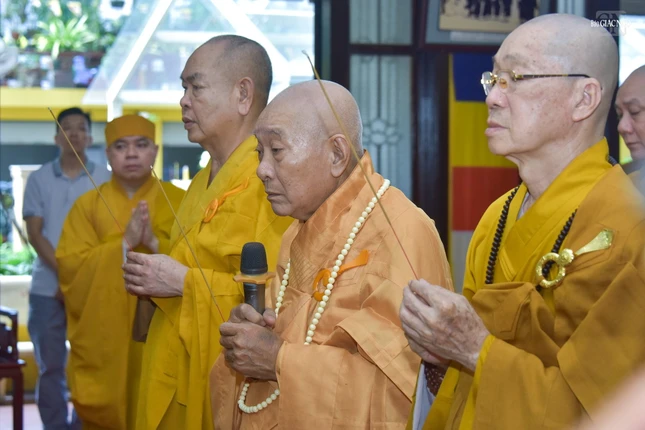 Chư tôn đức Ban Chứng minh, Ban Trị sự Q.8 kính viếng