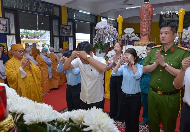 Đoàn Đảng ủy, UBND, UBMTTQVN P.Võ Thị Sáu kính viếng Đoàn Đảng ủy, UBND, UBMTTQVN P.Võ Thị Sáu kính viếng