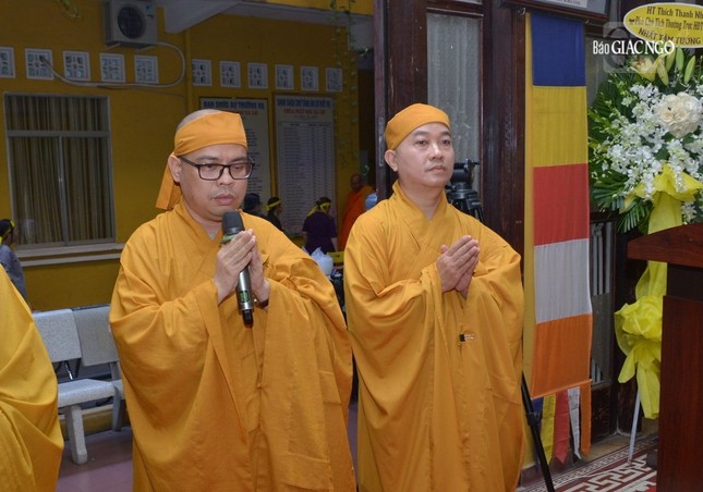 Đại đức Thích Thiện Châu, đại diện môn đồ pháp quyến thành kính cảm tạ Đại đức Thích Thiện Châu, đại diện môn đồ pháp quyến thành kính cảm tạ