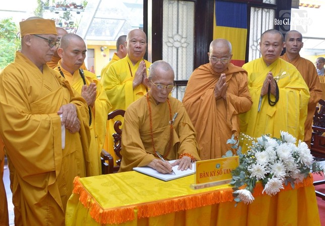 ... Viết sổ tang phân ưu cùng môn đồ pháp quyến ... Viết sổ tang phân ưu cùng môn đồ pháp quyến