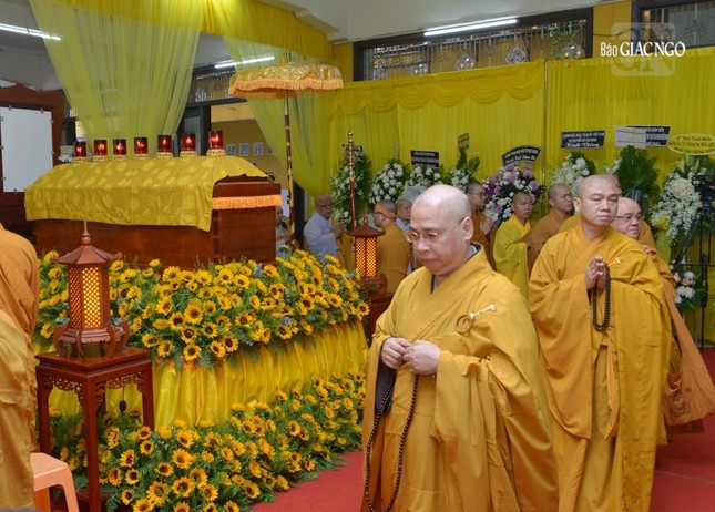 Phái đoàn Ban Trị sự GHPGVN Q.Phú Nhuận hữu nhiễu kim quan tiễn biệt Phái đoàn Ban Trị sự GHPGVN Q.Phú Nhuận hữu nhiễu kim quan tiễn biệt