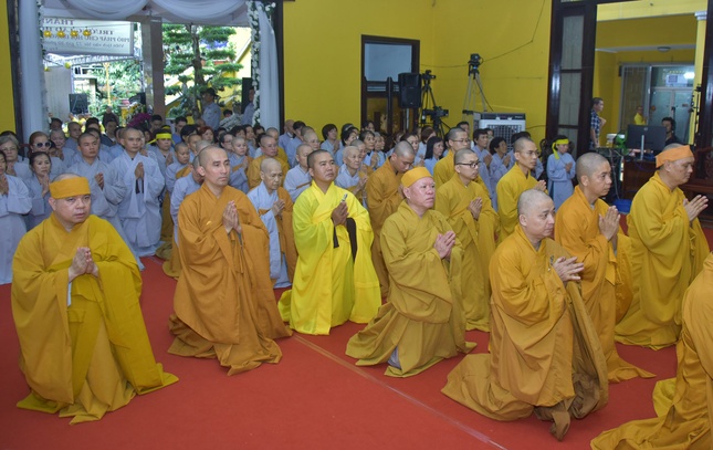 Ban Trị sự Q.3 đảnh lễ Giác linh Trưởng lão Hòa thượng