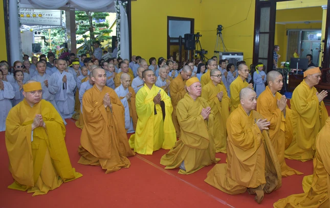 Ban Trị sự Q.3 đảnh lễ Giác linh Trưởng lão Hòa thượng