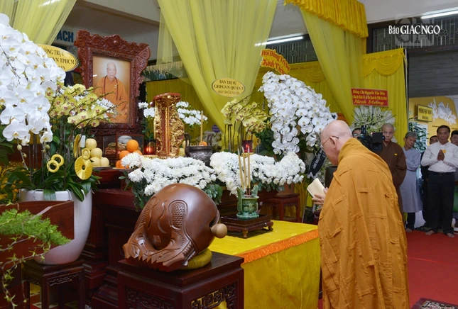 Nêu bật hành trạng của Trưởng lão Hòa thượng đã phụng hiến cho đạo pháp và dân tộc