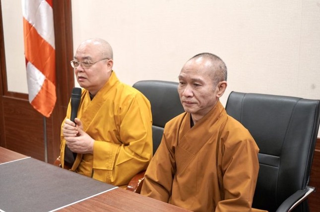 Trưởng lão Hòa thượng Thích Thanh Nhiễu chúc mừng năm mới đến toàn thể các thành viên, nhân viên Văn phòng I T.Ư Trưởng lão Hòa thượng Thích Thanh Nhiễu chúc mừng năm mới đến toàn thể các thành viên, nhân viên Văn phòng I T.Ư