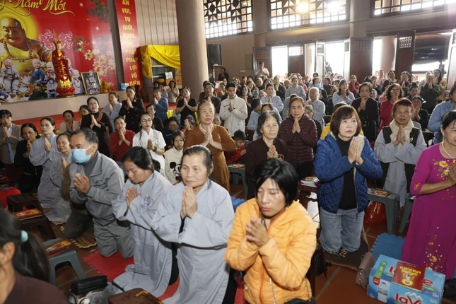 Hơn 1.000 Phật tử tham dự Pháp hội Dược Sư tại chùa Linh Quang