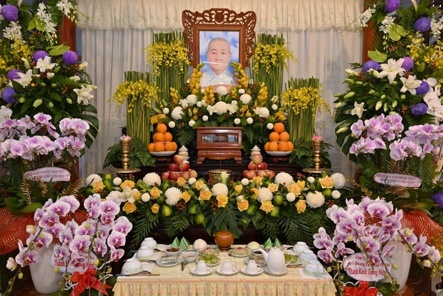 Di ảnh Ni trưởng Thích nữ Từ Tri Di ảnh Ni trưởng Thích nữ Từ Tri