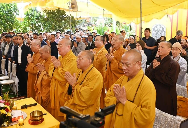 Chư tôn đức, đại diện các cơ quan tưởng niệm Hòa thượng Thích Thanh Dương