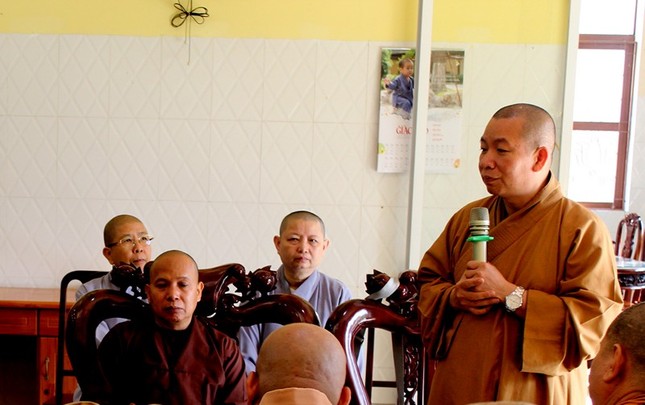 Đại đức Thích Thiện Trí báo cáo về công tác chuẩn bị tổ chức Đại giới đàn Đạt Thanh