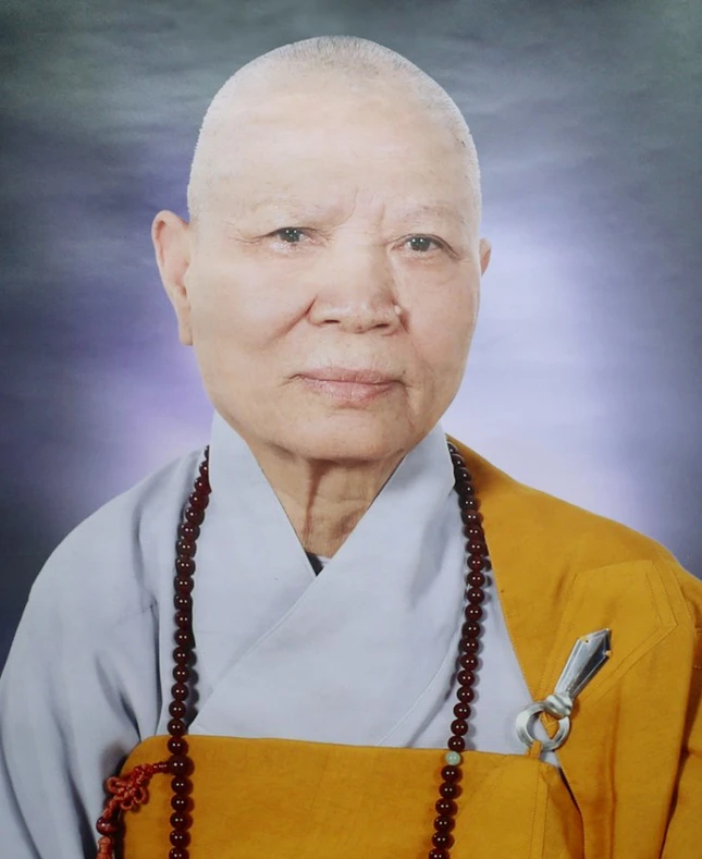 Chân dung Ni trưởng Thích nữ Nguyên Tĩnh