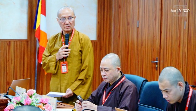 Thượng tọa Thích Phước Nghiêm báo cáo về hoạt động liên quan Ban, Viện T.Ư