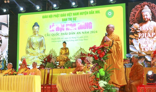 Thượng tọa Thích Quảng Nhã, Trưởng ban Tổ chức phát biểu khai mạc