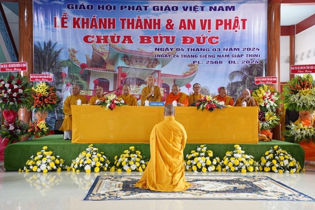 Hòa thượng Thích Huyền Thông ban đạo từ