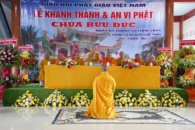 Hòa thượng Thích Huyền Thông ban đạo từ