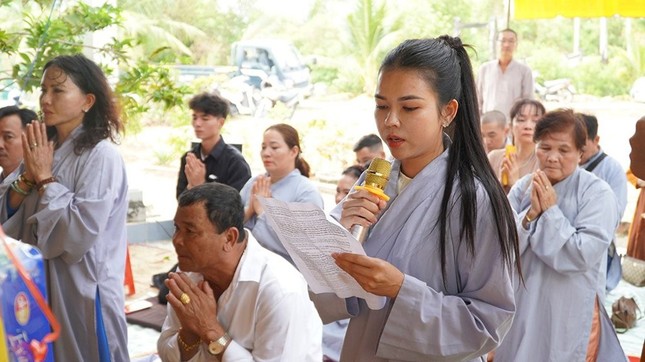 Đại diện gia đình của Phật tử Chơn An Hỷ phát biểu tri ân chư tôn đức