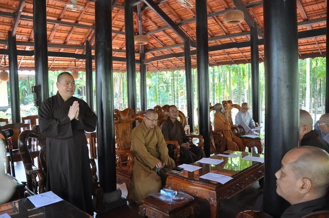 Đóng góp ý kiến tại buổi họp