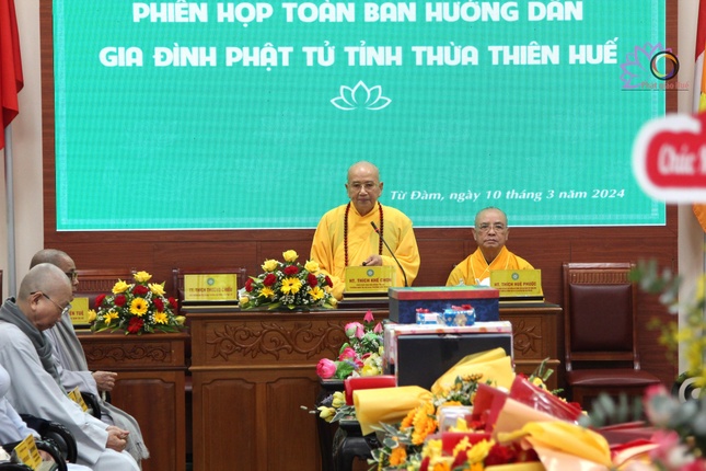 Hòa thượng Thích Khế Chơn ban đạo từ tại buổi họp Hòa thượng Thích Khế Chơn ban đạo từ tại buổi họp