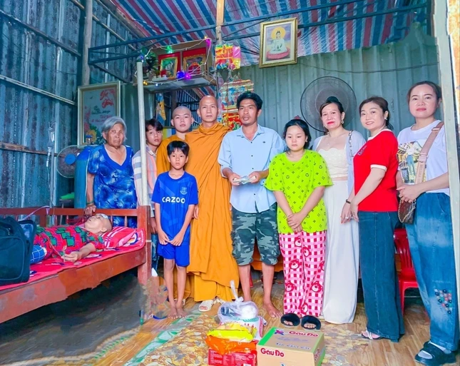 Chương trình “Phát tâm từ” chùa Bửu Linh trao hỗ trợ đến bà Hiếu Chương trình “Phát tâm từ” chùa Bửu Linh trao hỗ trợ đến bà Hiếu