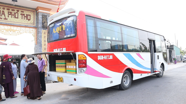 Chuyến xe 0 đồng hỗ trợ Phật tử về đạo tràng tu tập Chuyến xe 0 đồng hỗ trợ Phật tử về đạo tràng tu tập