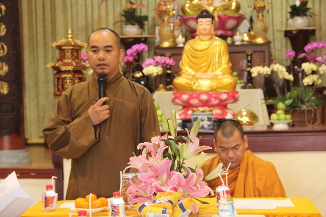 Đại đức Thích Minh Giáo đúc kết buổi họp Đại đức Thích Minh Giáo đúc kết buổi họp