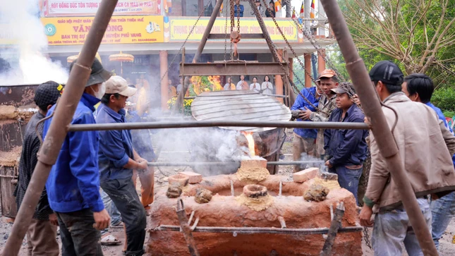 Đội thợ rót đồng Đội thợ rót đồng