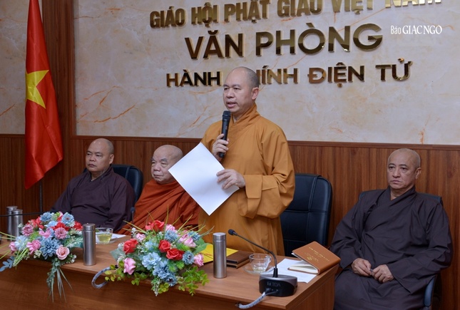 Thượng tọa Thích Đức Thiện phát biểu tại buổi họp
